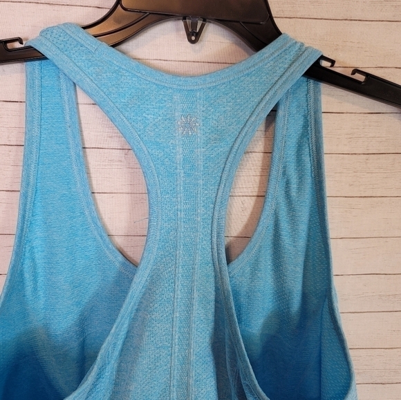 Athleta Fast Track Racerback Tank Top in Light Blue, sz Medium - Picture 8 of 8
